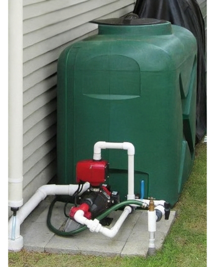 Painevesijärjestelmä veden säiliön ja painevesipumpun kanssa